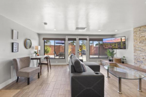 Central S Scottsdale neighborhood within mins from Attractions